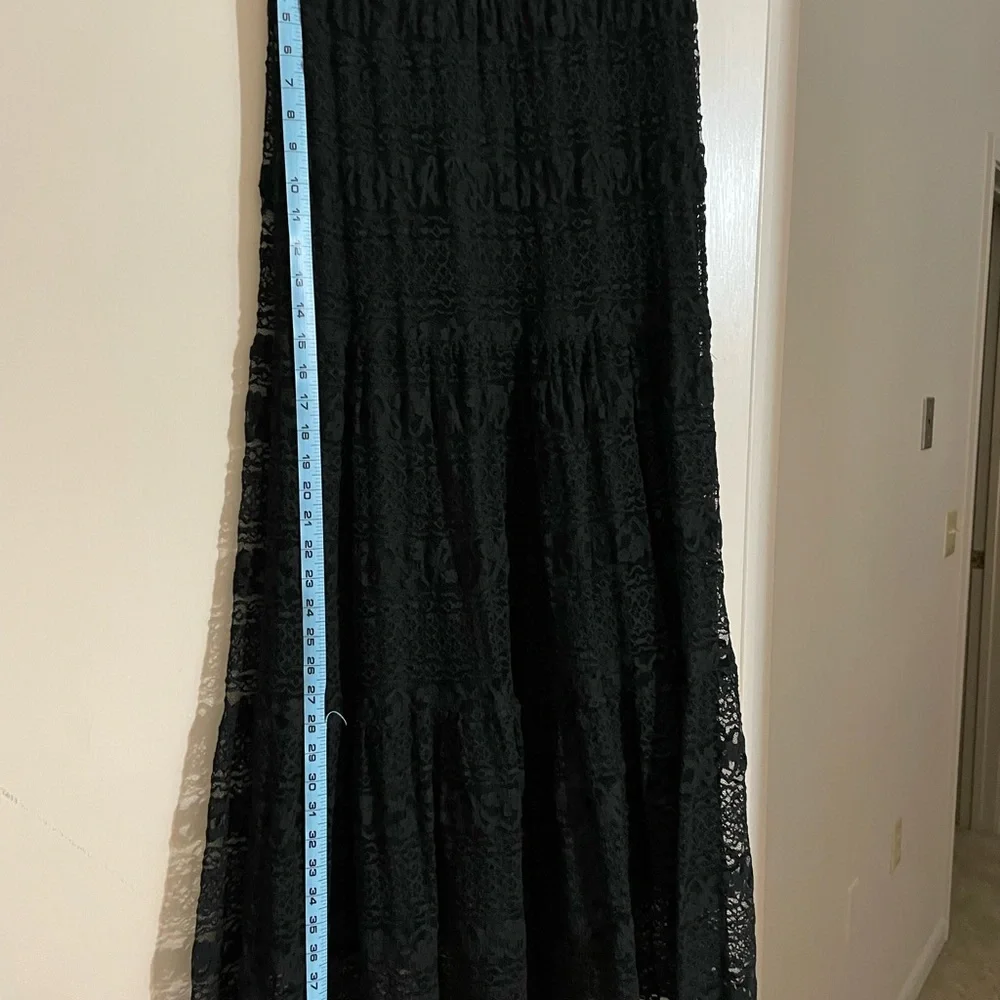 Beautiful black lace skirt - Picture 2 of 6